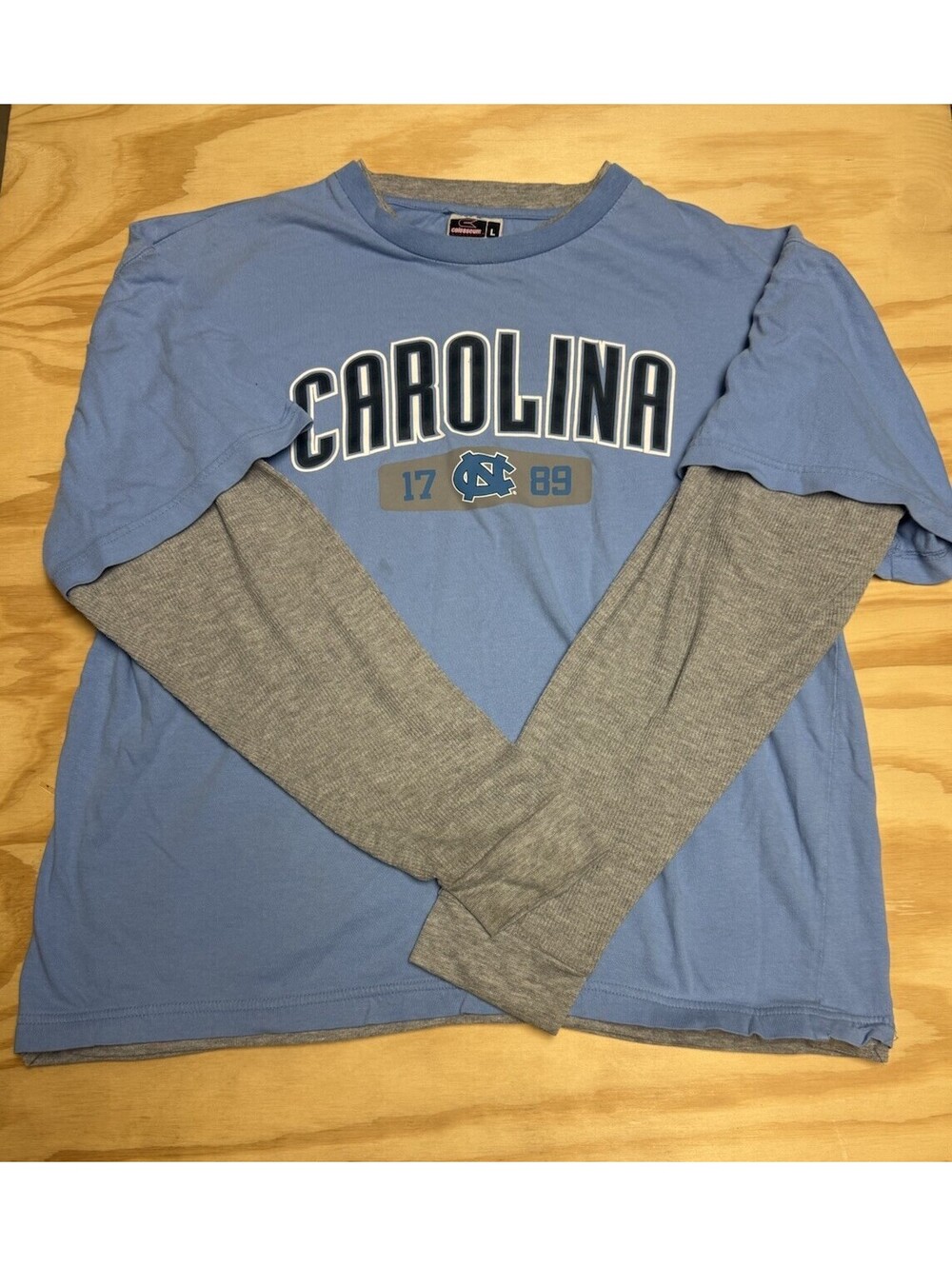 Colosseum UNC Tar Heels Men’s Large Blue Gray Layered Long Sleeve Shirt
